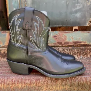 Women’s Short Cowboy Boots Black Leather Boots NWOB Size 6 Soto Janis