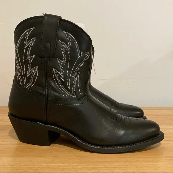 Women’s Short Cowboy Boots Black Leather Boots NWOB Size 6 Soto Janis