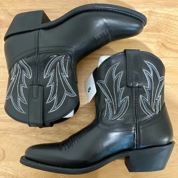 Women’s Short Cowboy Boots Black Leather Boots NWOB Size 6 Soto Janis