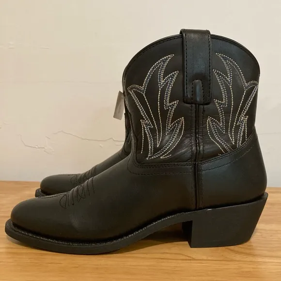 Women’s Short Cowboy Boots Black Leather Boots NWOB Size 6 Soto Janis
