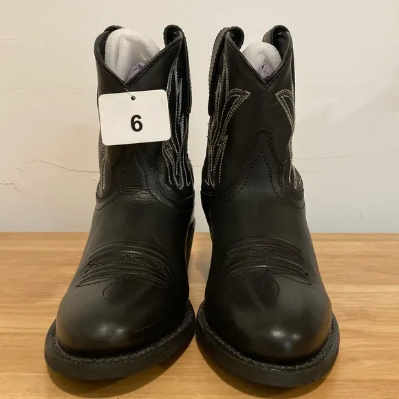 Women’s Short Cowboy Boots Black Leather Boots NWOB Size 6 Soto Janis