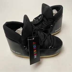 Womens Short Icon Pumps Moon Boots Black Waterproof NWT Size 4.5/5.5
