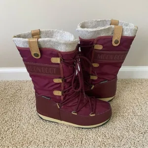 Womens Tall Icon Moon Boots Maroon Tan Brown NWT Size 5.5