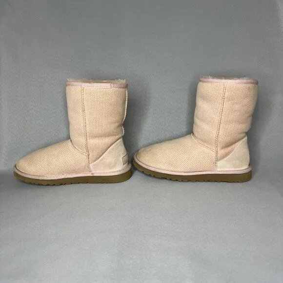 Womens UGG Boots Light Pink Tan Classic Short Perforated Suede Wool Boho Sz 6