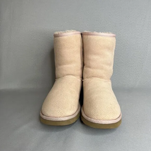 Womens UGG Boots Light Pink Tan Classic Short Perforated Suede Wool Boho Sz 6