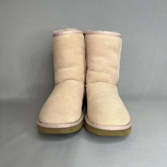 Womens UGG Boots Light Pink Tan Classic Short Perforated Suede Wool Boho Sz 6