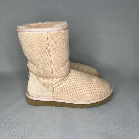 Womens UGG Boots Light Pink Tan Classic Short Perforated Suede Wool Boho Sz 6