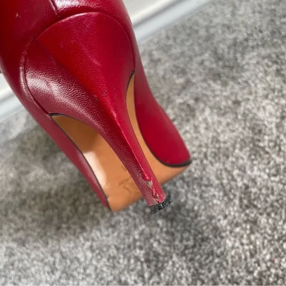 Yves Saint Laurent YSL Vintage Heels Women’s Size 8 M Red Leather Classic Pumps